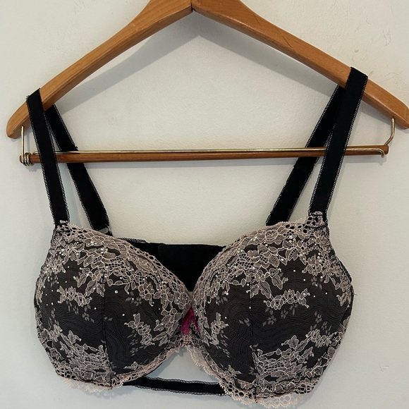 SOLD TRADE FOR Aerin Victoria’s Secret Very Sexy Lace Cup Bra - Picture 2 of 6